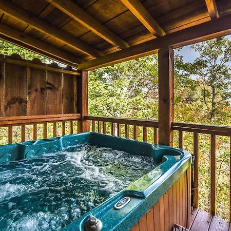 View! Cozy, Private, Fireplace, Hot Tub Log Cabin, Honeymoon! Sevierville Zewnętrze zdjęcie