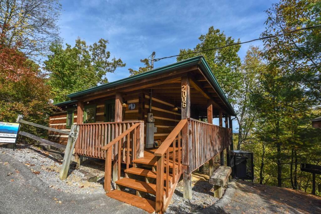 View! Cozy, Private, Fireplace, Hot Tub Log Cabin, Honeymoon! Sevierville Zewnętrze zdjęcie
