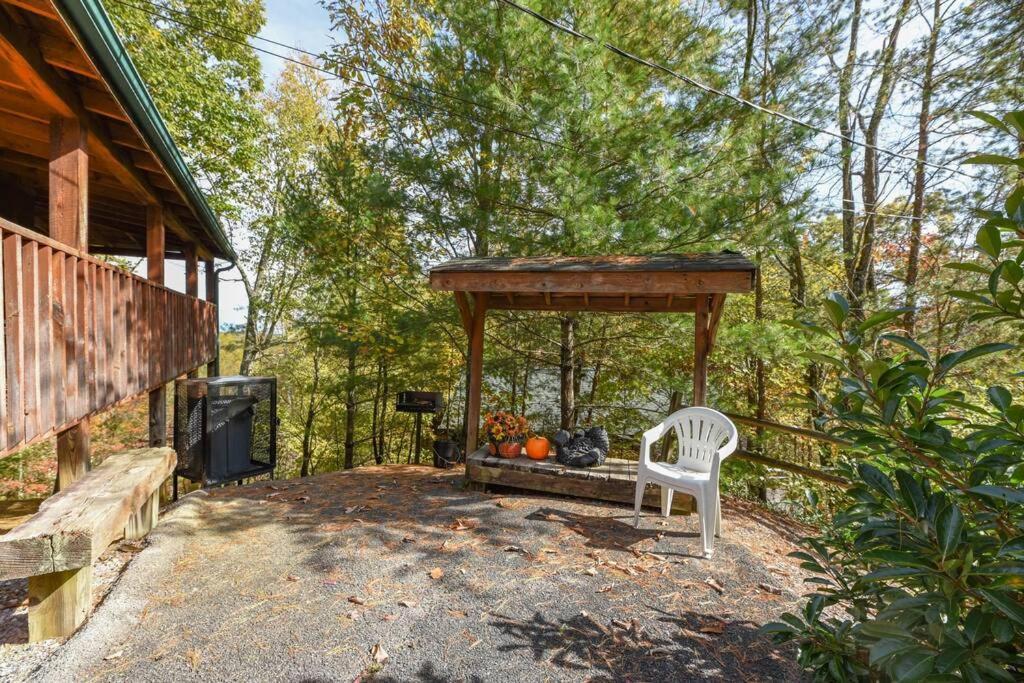 View! Cozy, Private, Fireplace, Hot Tub Log Cabin, Honeymoon! Sevierville Zewnętrze zdjęcie