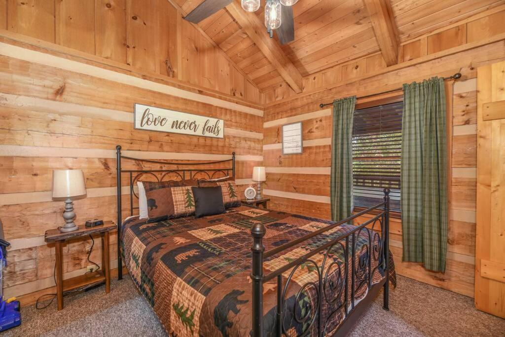 View! Cozy, Private, Fireplace, Hot Tub Log Cabin, Honeymoon! Sevierville Zewnętrze zdjęcie