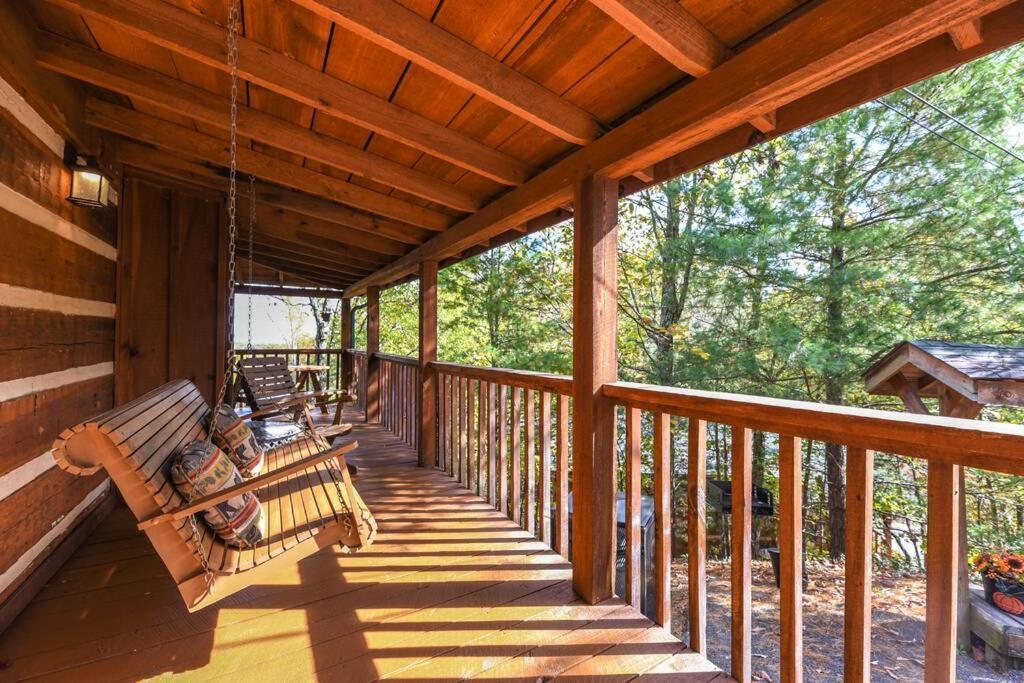View! Cozy, Private, Fireplace, Hot Tub Log Cabin, Honeymoon! Sevierville Zewnętrze zdjęcie