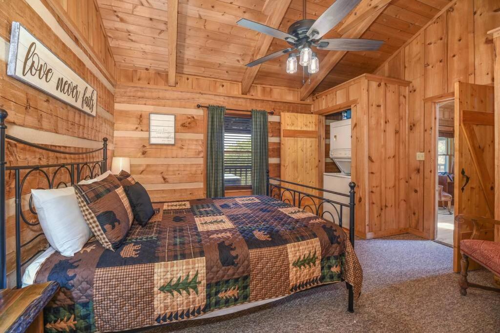 View! Cozy, Private, Fireplace, Hot Tub Log Cabin, Honeymoon! Sevierville Zewnętrze zdjęcie