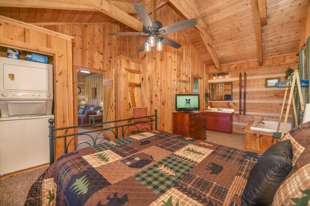 View! Cozy, Private, Fireplace, Hot Tub Log Cabin, Honeymoon! Sevierville Zewnętrze zdjęcie