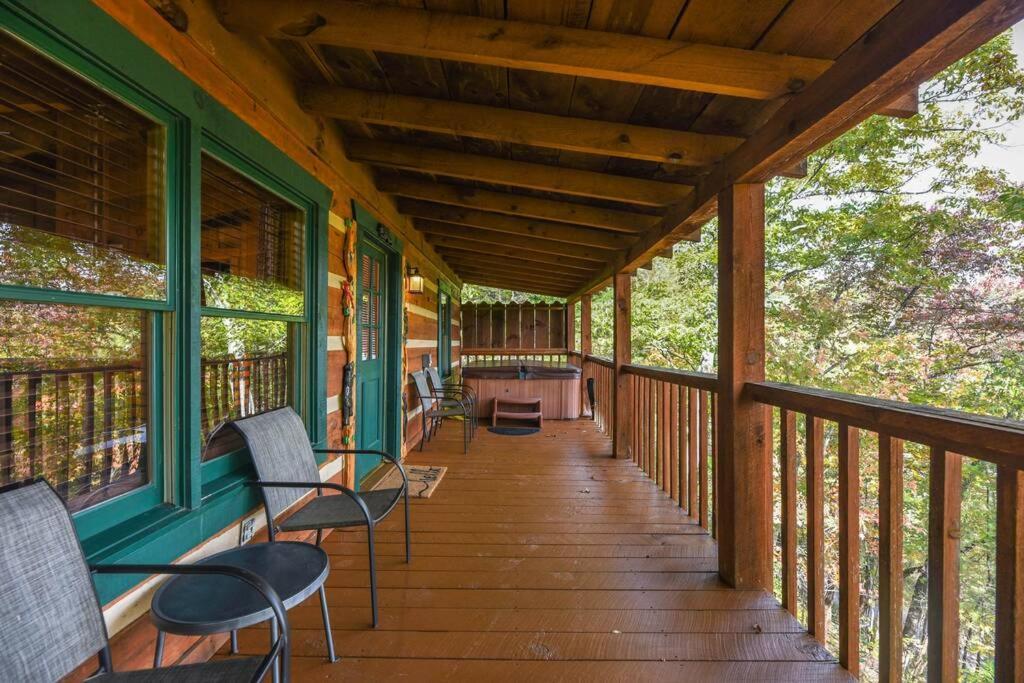 View! Cozy, Private, Fireplace, Hot Tub Log Cabin, Honeymoon! Sevierville Zewnętrze zdjęcie