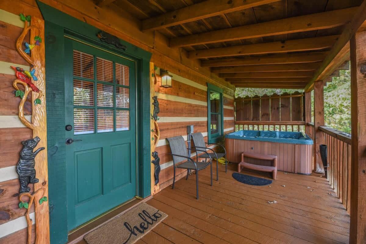 View! Cozy, Private, Fireplace, Hot Tub Log Cabin, Honeymoon! Sevierville Zewnętrze zdjęcie