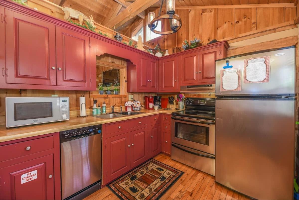 View! Cozy, Private, Fireplace, Hot Tub Log Cabin, Honeymoon! Sevierville Zewnętrze zdjęcie