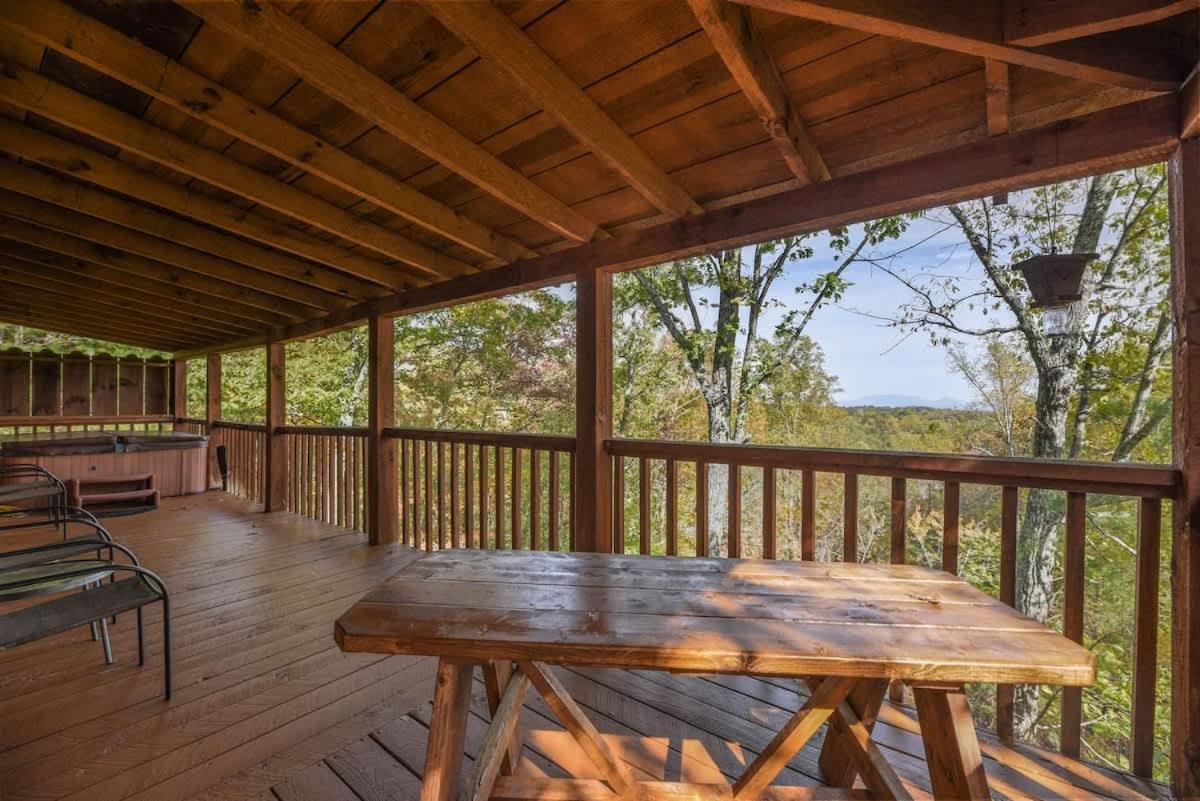 View! Cozy, Private, Fireplace, Hot Tub Log Cabin, Honeymoon! Sevierville Zewnętrze zdjęcie